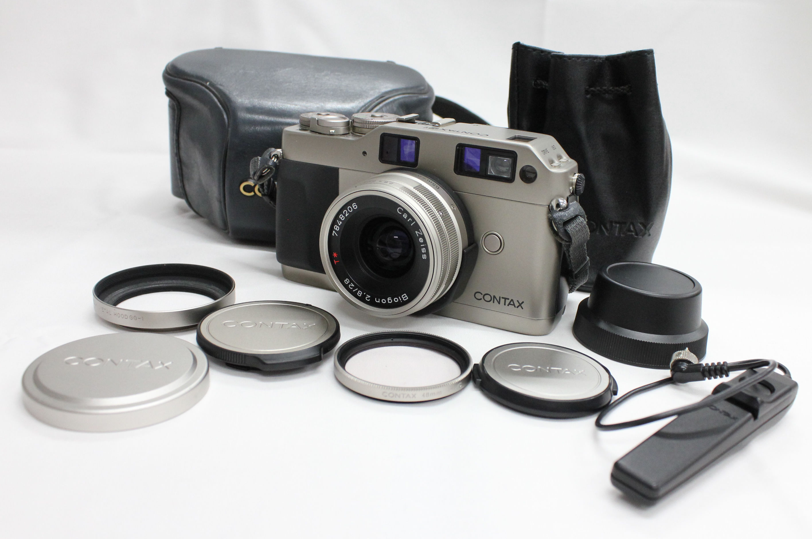 Japan Used Camera Shop | [Near Mint] Contax G1 Green Label w/ Carl Zeiss Biogon 28mm F/2.8 & Hood/Case etc. from JAPAN