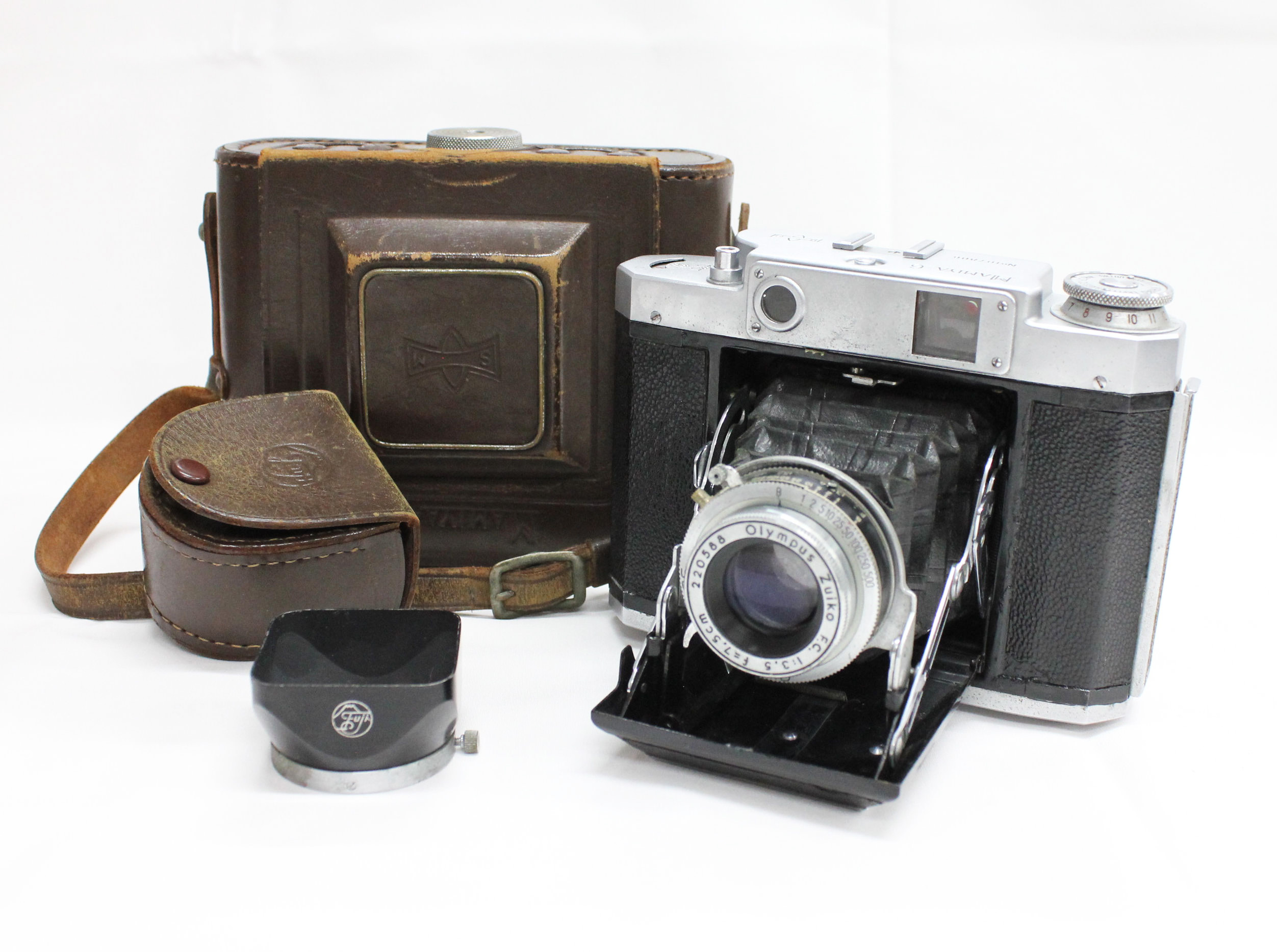 Mamiya Universal Press with Sekor P 127mm F/4.7 Lens & Polaroid
